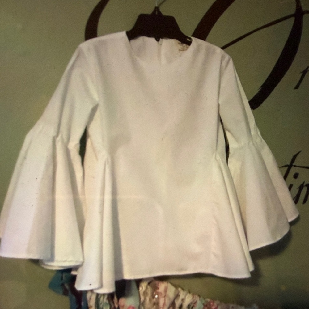 ML Kids White bell Sleeve blouse and pleated sides girls size 5